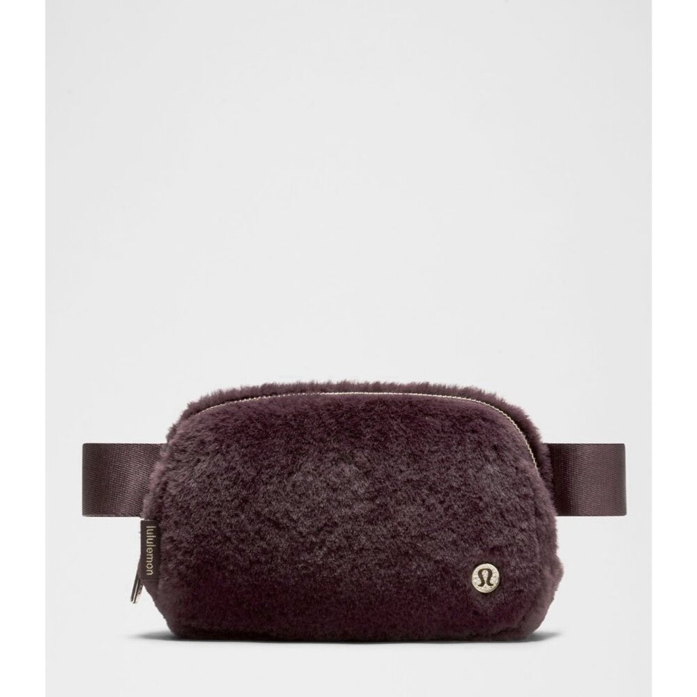 lululemon everywhere belt bag plush fleece